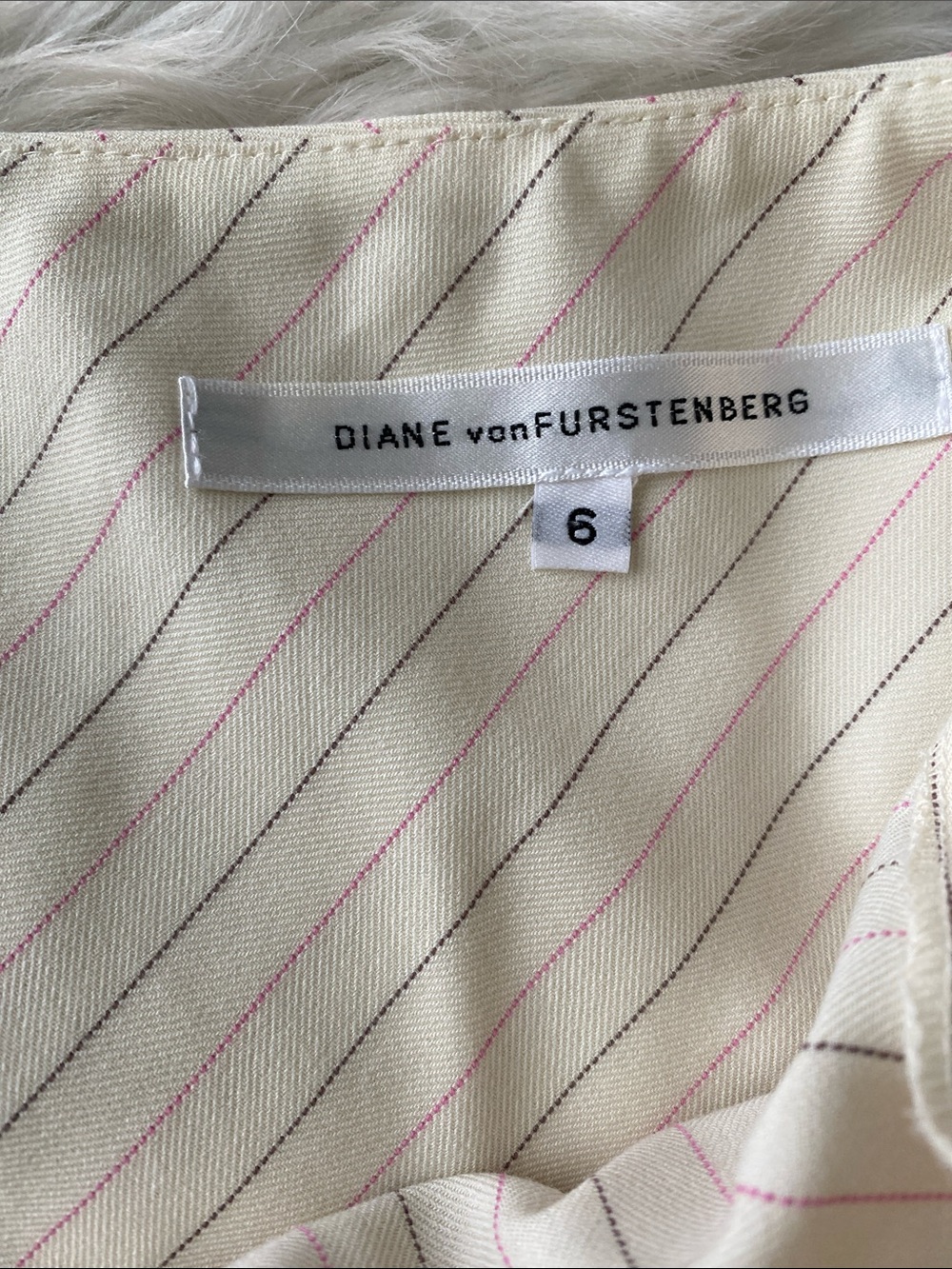 Diane Von furstenburg Cream Pleated Mini Skirt with Pink Buckle Straps - Picture 5 of 6